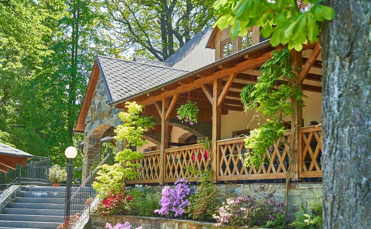 Pension Restaurant Bobrovnik Lipova Lazne Luaran gambar